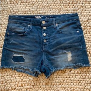 Like new distressed denim shorts